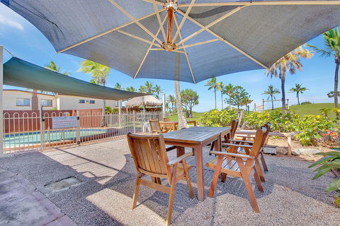 Driftwood On The Beach - Accommodation Mount Tamborine 3