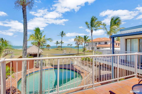 Driftwood On The Beach - Accommodation Mount Tamborine 0