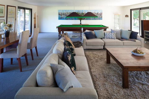 East Wing - Accommodation Mount Tamborine 1