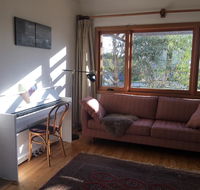 Eco-renovated light-filled house on a hill - Accommodation Mount Tamborine