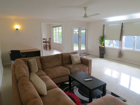 Edge Hill Clean & Green Cairns, 7 Minutes From The Airport, 7 Minutes To Cairns CBD & Reef Fleet Terminal - Accommodation Mount Tamborine 0