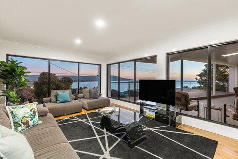 Ellerina Sea Vista Luxury Family Retreat With Sauna, Pool, Amazing Water Views, Walk To Beach - Accommodation Mount Tamborine 3