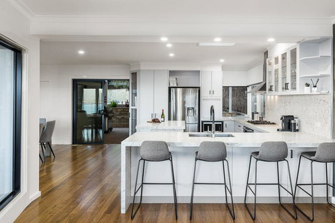 Ellerina Sea Vista Luxury Family Retreat With Sauna, Pool, Amazing Water Views, Walk To Beach - Accommodation Mount Tamborine 1