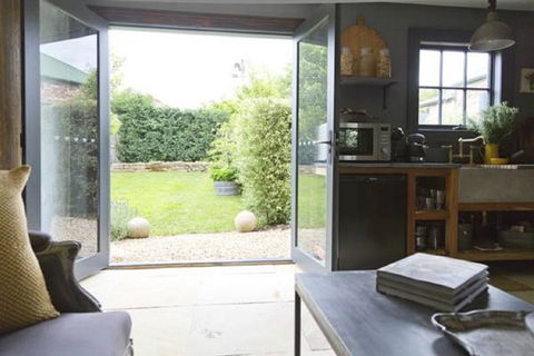 Elm Cottage Barn - Accommodation Mount Tamborine 2