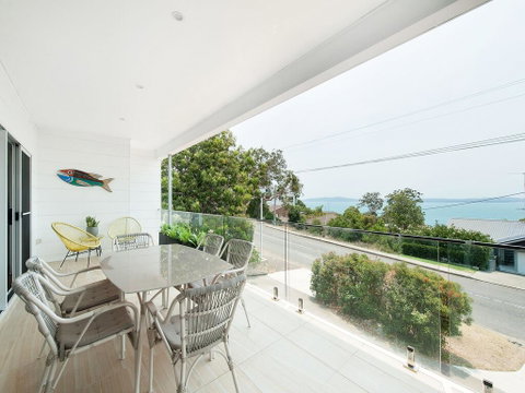 Embracing Dutchies@Nelsons Bay - Accommodation Mount Tamborine 2
