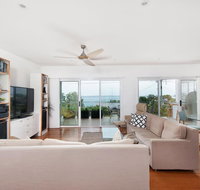 Embracing DutchiesNelsons Bay - Accommodation Mount Tamborine