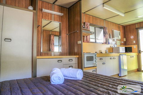 Esk Caravan Park & Rail Trail Motel - Accommodation Mount Tamborine 1