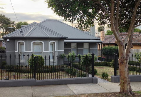 Essendon - Home Away From Home - Accommodation Mount Tamborine 0