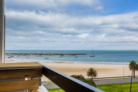 Exquisite 2 Bed Apartment With Beach & City Views - Accommodation Mount Tamborine 1