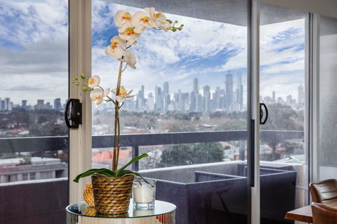 Exquisite 2 Bed Apartment With Beach & City Views - Accommodation Mount Tamborine 2