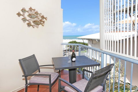 FABULOUS BEACHFRONT POSITION - Accommodation Mount Tamborine 1