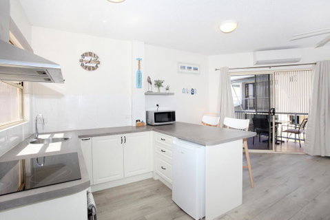 FABULOUS BEACHFRONT POSITION - Accommodation Mount Tamborine 3