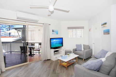 FABULOUS BEACHFRONT POSITION - Accommodation Mount Tamborine 2