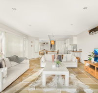 Family House With BBQ Deck Water View and Parking - Accommodation Mount Tamborine