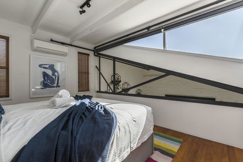 Fitzroy Converted Warehouse Penthouse - Accommodation Mount Tamborine 3