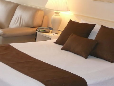 Frankston International - Accommodation Mount Tamborine 3