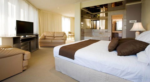 Frankston International - Accommodation Mount Tamborine 1
