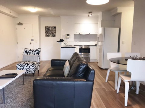 Frisco Apartments - Accommodation Mount Tamborine 2