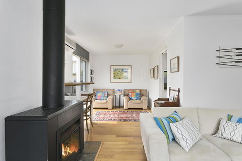 Front Beach Shack - Renovated House In A Quiet Location - Accommodation Mount Tamborine 2