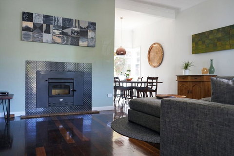 Gallery House Dwellingup - Accommodation Mount Tamborine 0