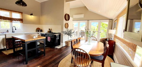 Galway - Accommodation Mount Tamborine 0