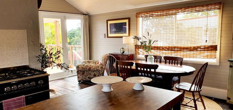 Galway - Accommodation Mount Tamborine 1