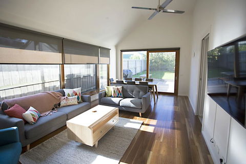 GALWAY COTTAGE - Accommodation Mount Tamborine 0