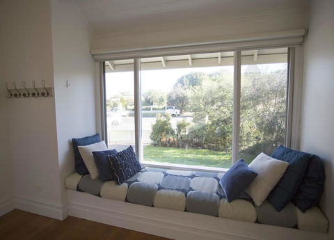 GALWAY COTTAGE - Accommodation Mount Tamborine 3