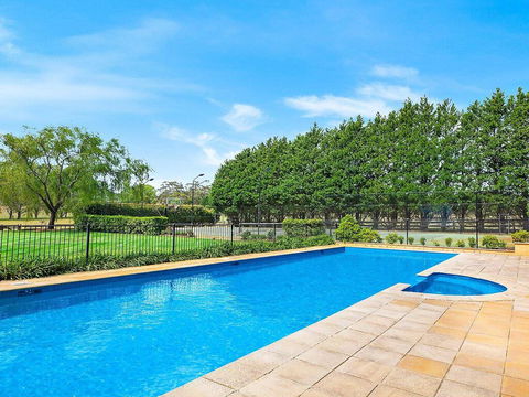 Gerron Park - Country Luxe, Tennis Court And Pool - Accommodation Mount Tamborine 2