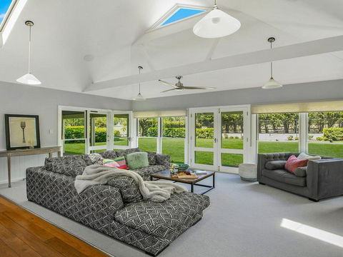 Gerron Park - Country Luxe, Tennis Court And Pool - Accommodation Mount Tamborine 3
