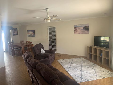 Gin Gin Budget Accommodation - Accommodation Mount Tamborine 2