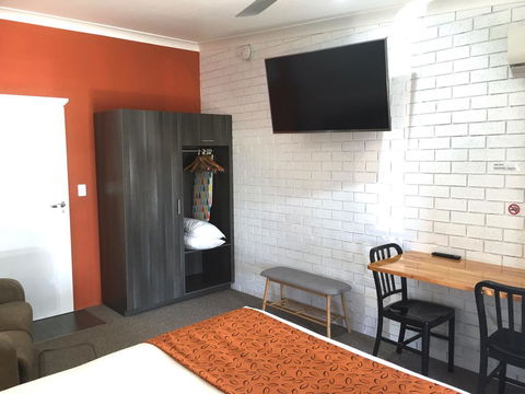 Gin Gin Village Motor Inn Motel - Accommodation Mount Tamborine 2