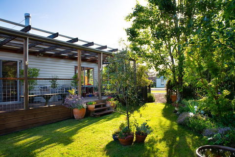 Giraffe Manor - Accommodation Mount Tamborine 3