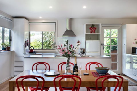 Giraffe Manor - Accommodation Mount Tamborine 0