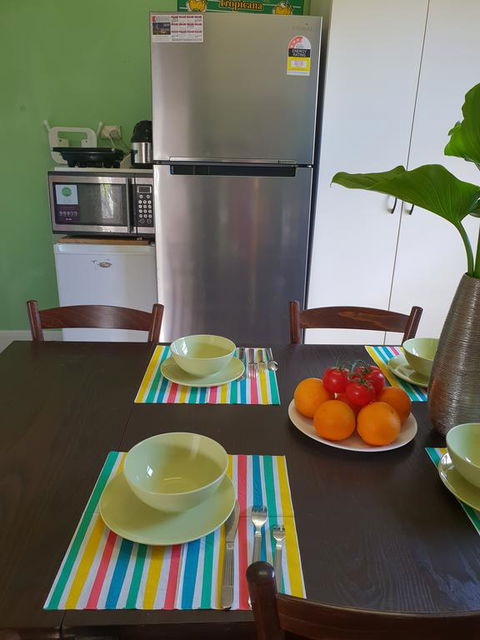 GIRLS ONLY. Large Bedroom With KING Bed, Close To Everything - Accommodation Mount Tamborine 3