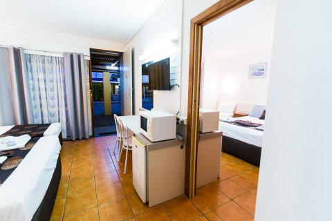 Gladstone Motel - Accommodation Mount Tamborine 1