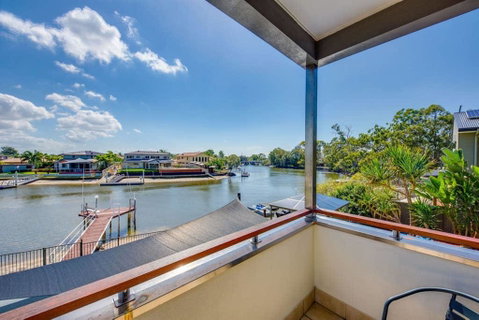 Gold Coast Stunning Waterfront Holiday Retreat - Accommodation Mount Tamborine 1