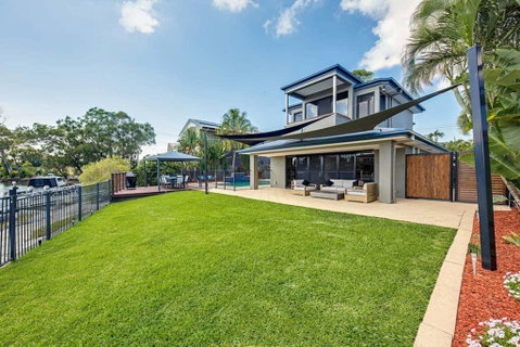 Gold Coast Stunning Waterfront Holiday Retreat - Accommodation Mount Tamborine 2