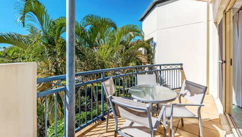 Golden Riviera Absolute Beachfront Resort - Accommodation Mount Tamborine 2