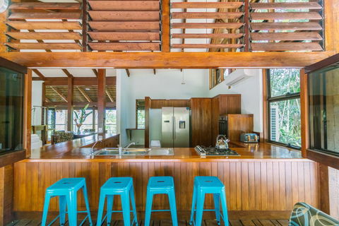 Golden Sunbird - Accommodation Mount Tamborine 0