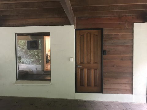 Golden Sunbird - Accommodation Mount Tamborine 2