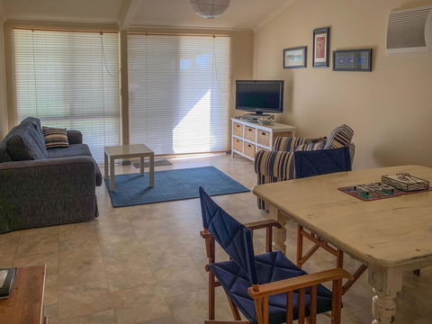 Gone Fishing - Accommodation Mount Tamborine 1