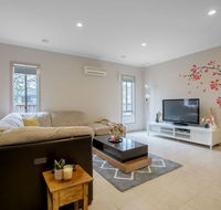 Gorgeous 4BR home in Point Cook - Accommodation Mount Tamborine