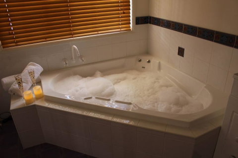 Granite Gardens Cottages & Lake Retreat - Accommodation Mount Tamborine 2