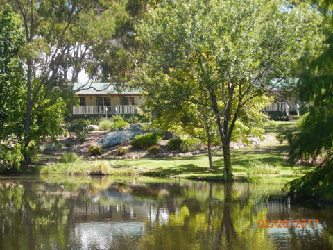 Granite Gardens Cottages & Lake Retreat - Accommodation Mount Tamborine 0