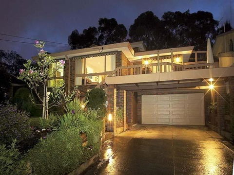 Great Views/Location 5 Bedrooms In Glen Waverley - Accommodation Mount Tamborine 0