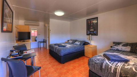 Halls Creek Motel - Accommodation Mount Tamborine 2