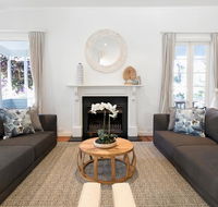 Hamptons Style Family Home 5 Minutes From Beach - Accommodation Mount Tamborine
