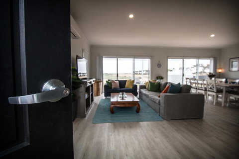 Happy Hours - Accommodation Mount Tamborine 2