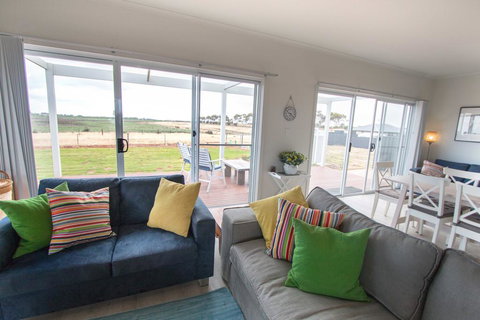 Happy Hours - Accommodation Mount Tamborine 3